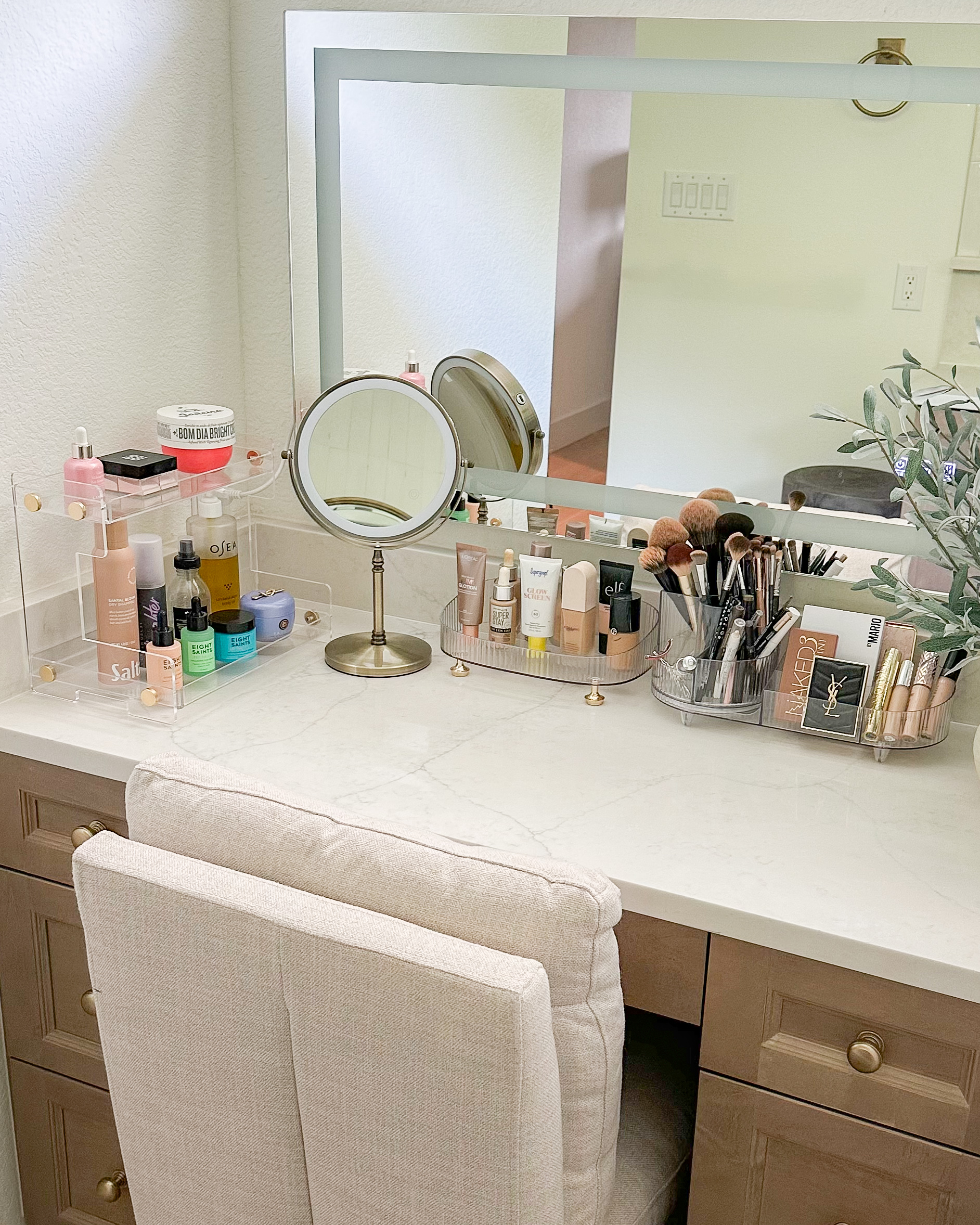 Organization Essentials | Starting The New Year Fresh : vanity space, vanity chair, vanity mirror, light up mirror, makeup organizers, makeup holders, perfume display, makeup display